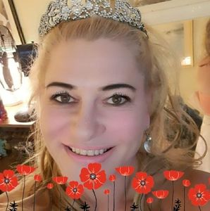 Meet your Posher, Cassandra